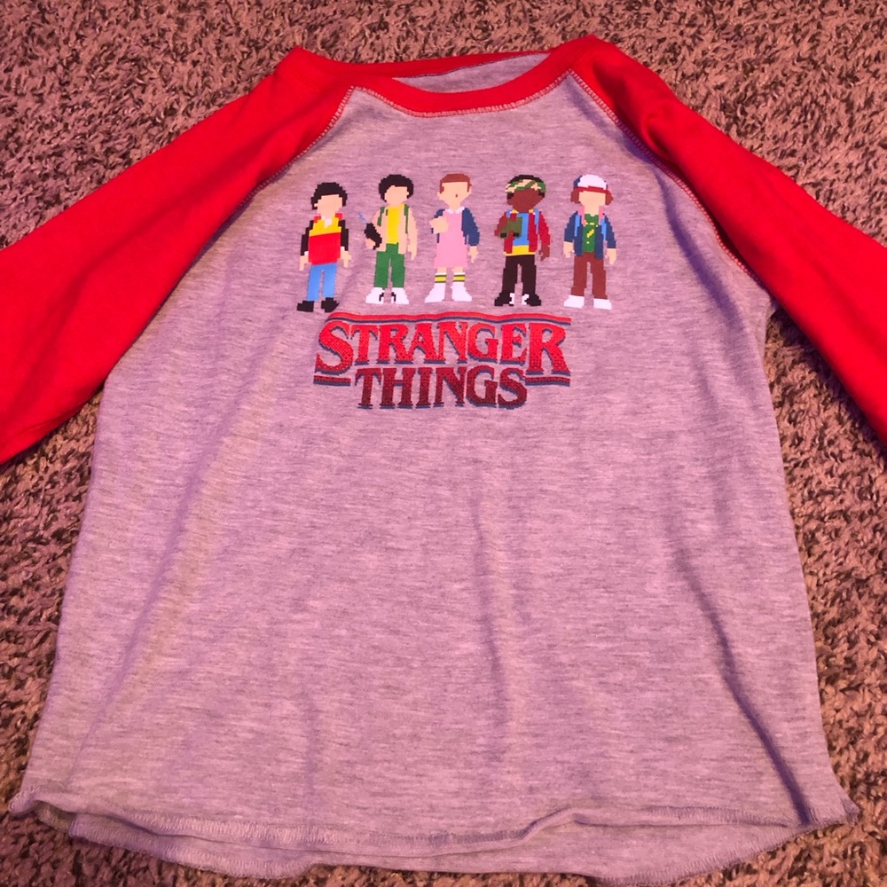 stranger things cropped medium sleeve tee